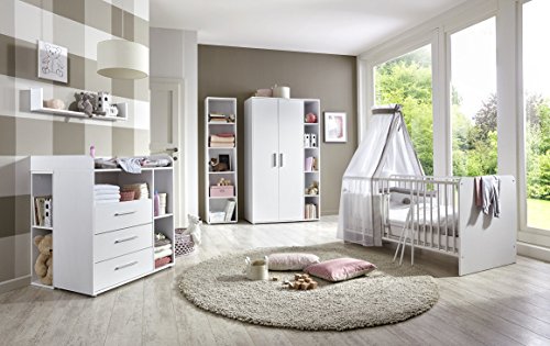 Babyzimmer / Kinderzimmer komplett Set KIM 4 in Weiß, Komplettset mit grossem Kleiderschrank, Babybett mit Lattenrost, Wickelkommode mit Wickelaufsatz und Wandregal sowie 2 Unterbauregalen , Standregal, Made in Germany