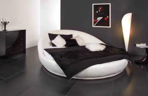 Rundes Bett DREAMLAND in Ø 220 cm - traumhaftes Designerbett, weisses Kunstleder