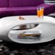 SalesFever Couch-Tisch Hochglanz weiß oval 100x70 cm aus Fiberglas | Ofu | Moderner Wohnzimmer-Tisch in weiss mit trendiger Optik durch High-Gloss Oberfläche 100cm x 70cm
