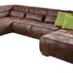 Cavadore Wohnlandschaft Scoutano mit Longchair links und Ottomanen rechts in Antiklederoptik / XXL-Couch in U-Form im Industrial Design / Größe: 363 x 76 x 227 cm (BxHxT) / Bezug in Antik Chocco (braun) / Holzfüße in antik