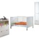 Wimex 318383 Set Babyzimmer FILOU 3-teilig bestehend aus Kleiderschrank 135cm, Babybett 70 x 140cm, Wickelkommode, Alpinweiß Landhausoptik